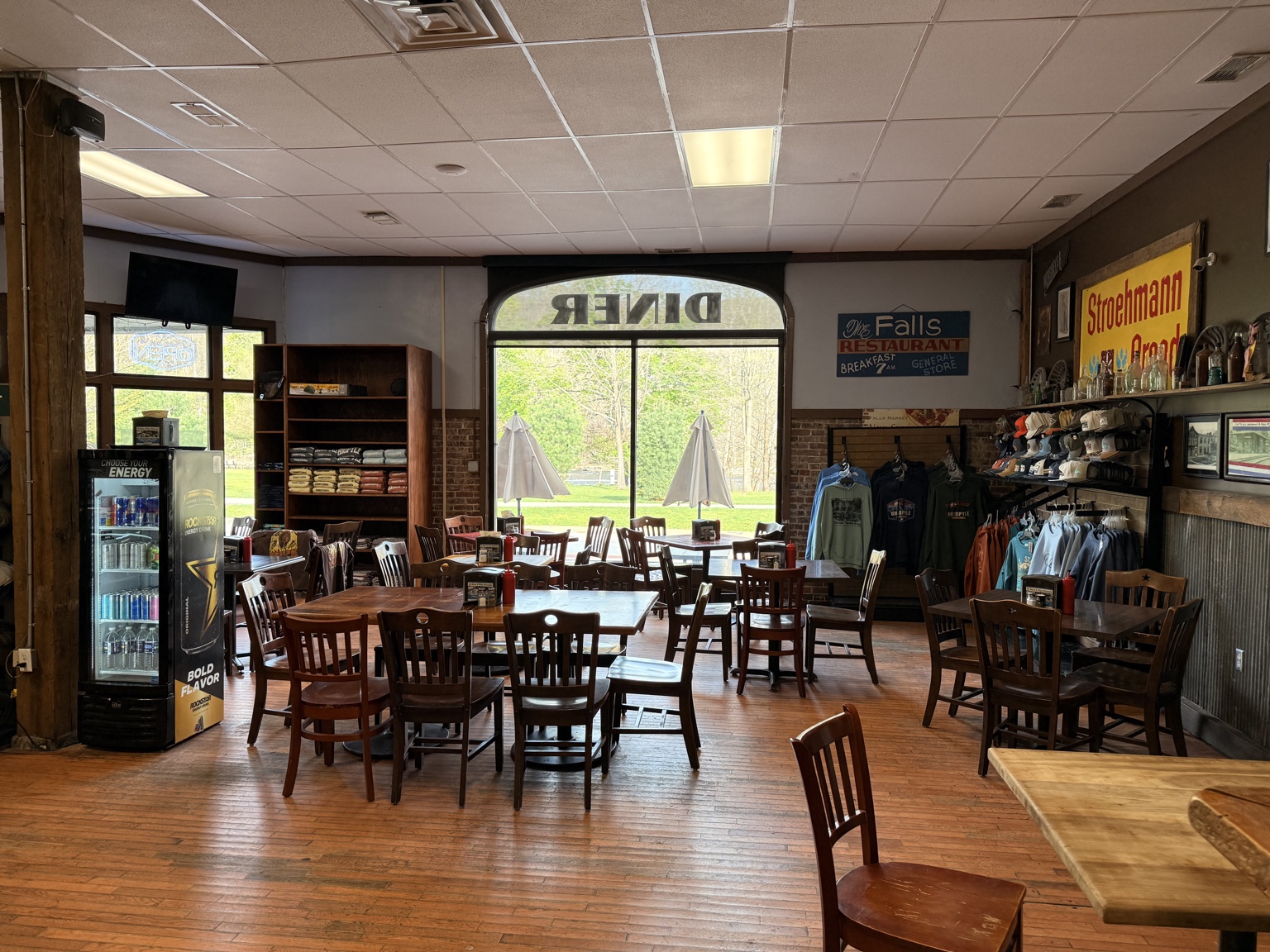 Falls Market dining room