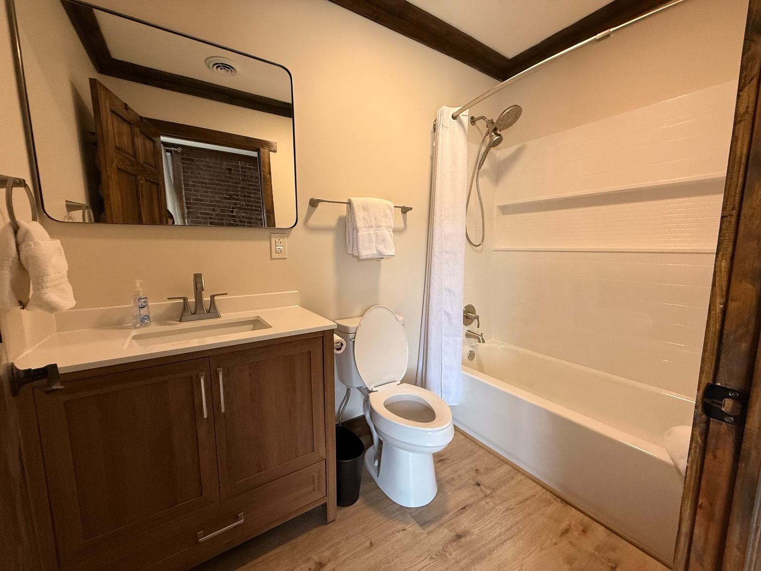 Suite 107 primary ensuite bathroom
