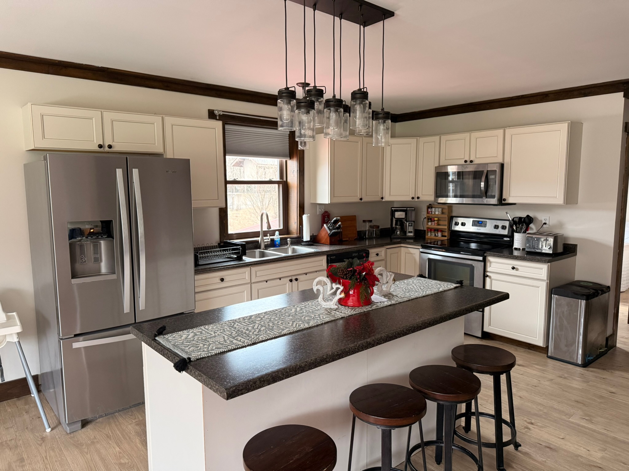 Suite 107 full kitchen and island